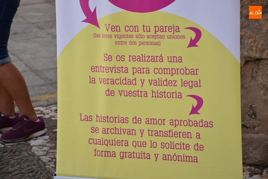 Foto 11 - Abierta la &lsquo;Oficina de Donaciones de Historias de Amor&rsquo; en los soportales de la Casa Consistorial