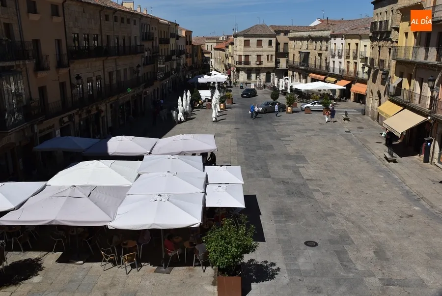 Foto 4 - La Plaza se despide en una calurosa jornada de su look veraniego sin coches
