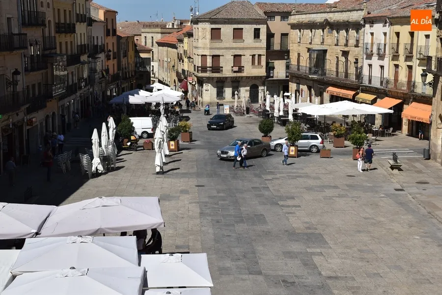 Foto 3 - La Plaza se despide en una calurosa jornada de su look veraniego sin coches