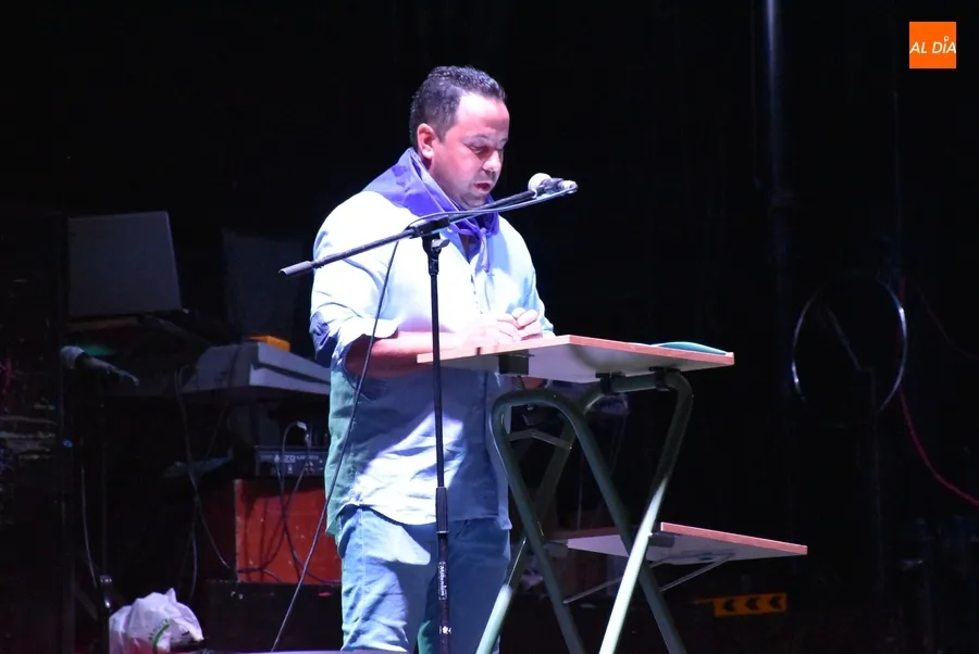 Foto 3 - Flori&aacute;n Alonso evoca su pasado como alcalde de Morasverdes en un preg&oacute;n lleno de nombres propios