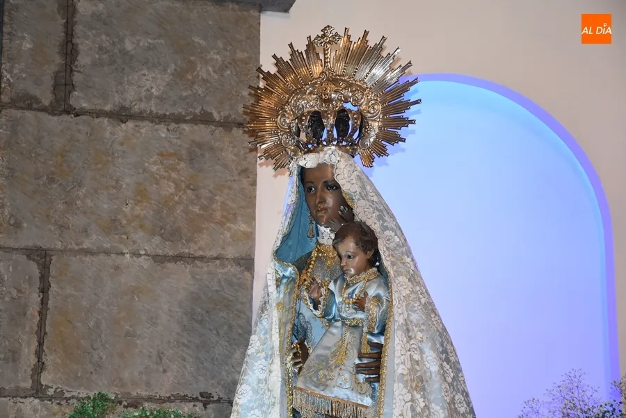 Foto 3 - Notable asistencia de fieles al arranque de la novena en honor a la Virgen de la Pe&ntilde;a
