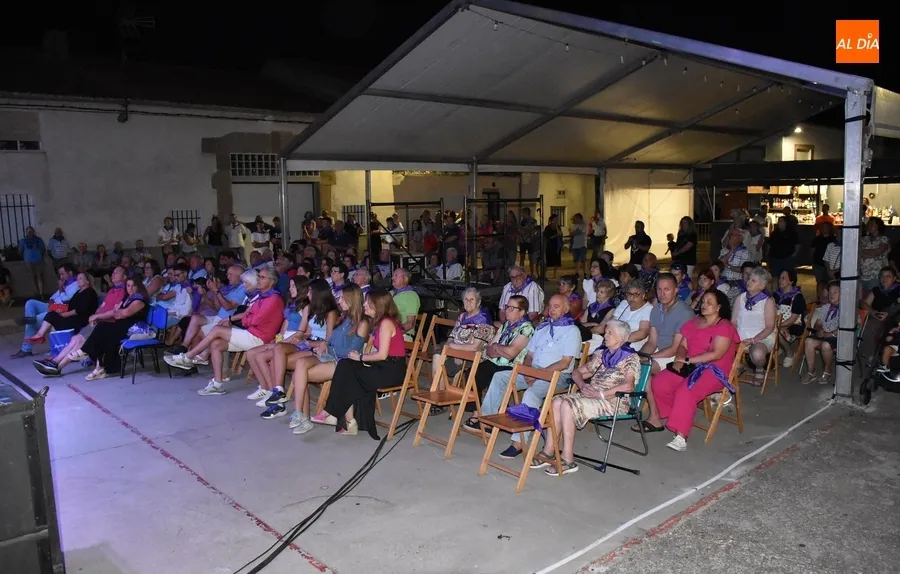 Foto 7 - Flori&aacute;n Alonso evoca su pasado como alcalde de Morasverdes en un preg&oacute;n lleno de nombres propios