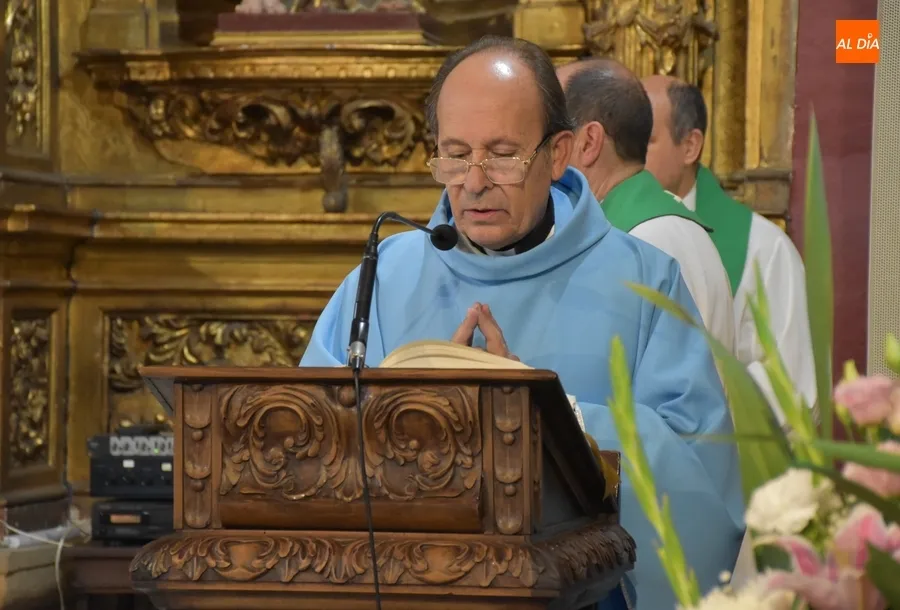 Foto 7 - Notable asistencia de fieles al arranque de la novena en honor a la Virgen de la Pe&ntilde;a