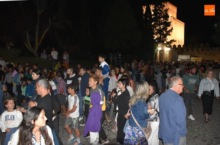 Foto 3 - Las Criaturas del Fuego acuden a la llamada de Dark Flama en el &uacute;ltimo evento callejero