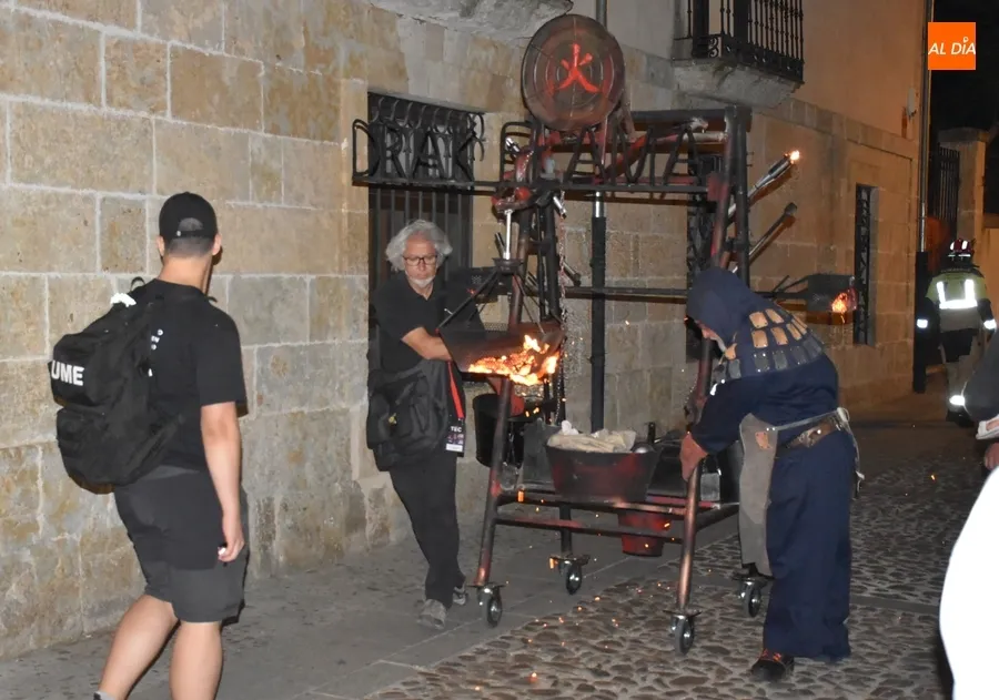 Foto 5 - Las Criaturas del Fuego acuden a la llamada de Dark Flama en el &uacute;ltimo evento callejero