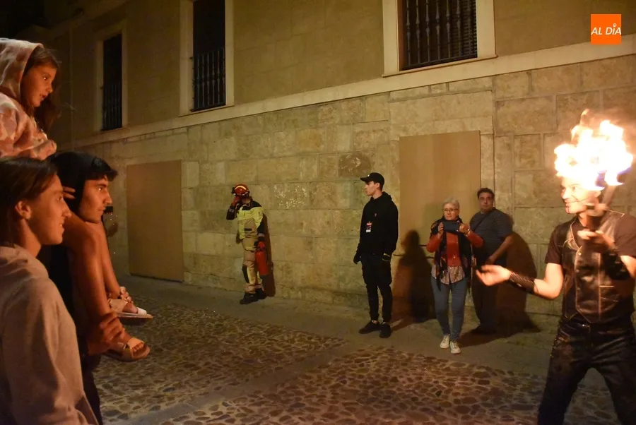 Foto 8 - Las Criaturas del Fuego acuden a la llamada de Dark Flama en el &uacute;ltimo evento callejero