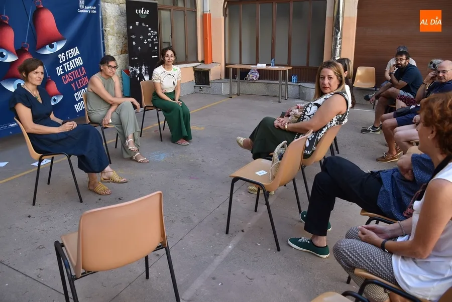 Foto 5 - AEDA se da a conocer en la Feria desmontando mitos y prejuicios en torno a la narraci&oacute;n oral