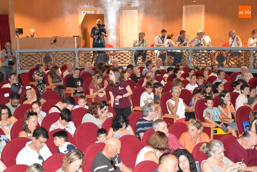 Foto 4 - Los ni&ntilde;os reciben una emotiva lecci&oacute;n de historia sefard&iacute;