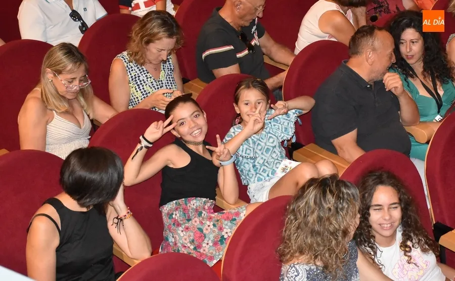 Foto 6 - Los ni&ntilde;os reciben una emotiva lecci&oacute;n de historia sefard&iacute;