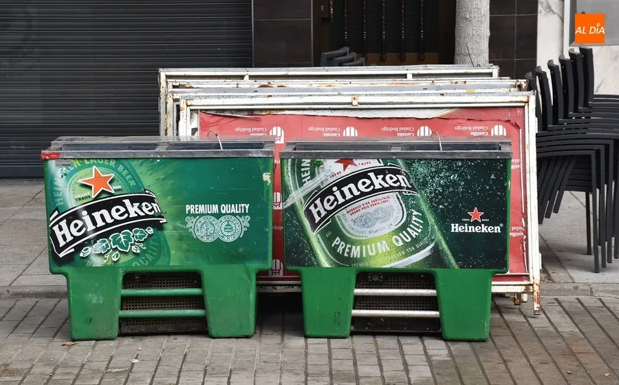 Foto 5 - El Martes Chico dej&oacute; unos 3.000 kilos de basura en el entorno comercial de La Glorieta