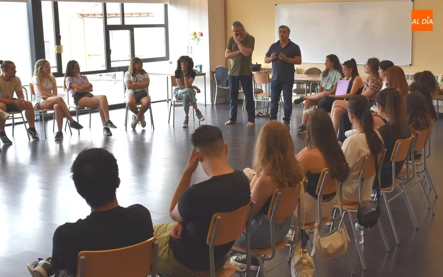 Foto 3 - F&eacute;lix Fradejas imparte una sesi&oacute;n a los pr&oacute;ximos monitores del Divierteatro
