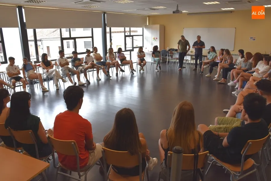 Foto 4 - F&eacute;lix Fradejas imparte una sesi&oacute;n a los pr&oacute;ximos monitores del Divierteatro