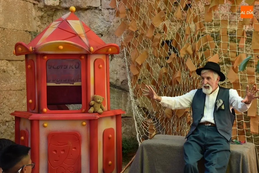 Foto 7 - La Corporaci&oacute;n se arranca a cantar en irland&eacute;s en su visita al Divierteatro