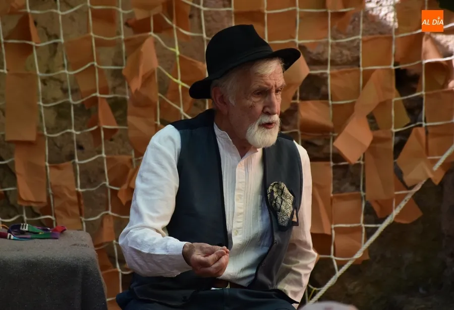Foto 9 - La Corporaci&oacute;n se arranca a cantar en irland&eacute;s en su visita al Divierteatro