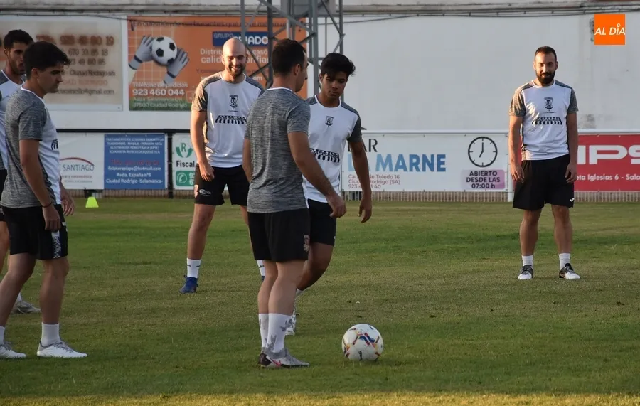 Foto 2 - El Ciudad Rodrigo CF 23/24 empieza la pretemporada
