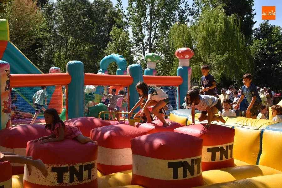 Foto 9 - Cientos de ni&ntilde;os se hacen con el control de la isla de El Pic&oacute;n