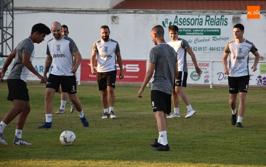 Foto 3 - El Ciudad Rodrigo CF 23/24 empieza la pretemporada