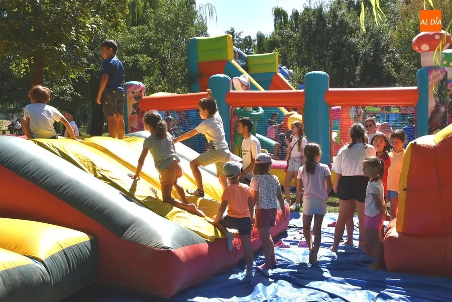 Foto 10 - Cientos de ni&ntilde;os se hacen con el control de la isla de El Pic&oacute;n