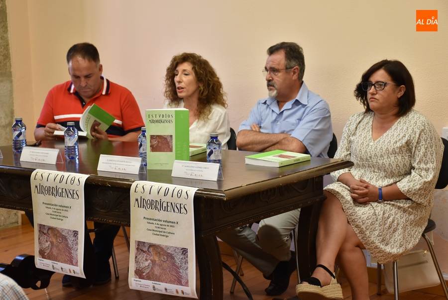 Foto 6 - Saelices y La Encina llenan de “orgullo comarcano” el 10º número de la Revista del CEM