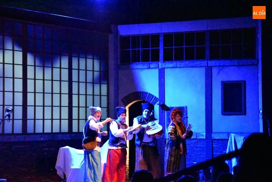 Foto 3 - Feliz cierre de la Feria con el p&uacute;blico puesto en pie &iexcl;pidiendo un bis de m&uacute;sica z&iacute;ngara!
