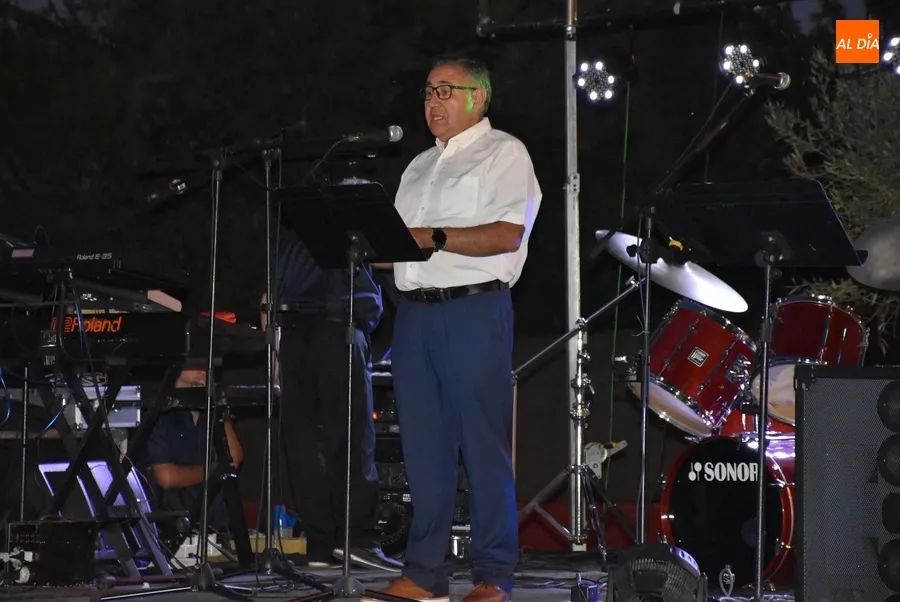 Foto 2 - Pepita Zafra reivindica en su preg&oacute;n festivo la Declaraci&oacute;n como BIC del Puente Mayor