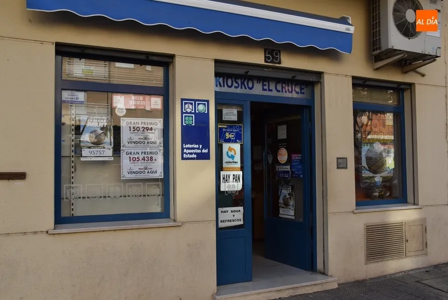 Foto 2 - Los responsables del Kiosko &lsquo;El Cruce&rsquo;, &ldquo;muy contentos&rdquo; tras dar 2 grandes premios en 2 a&ntilde;os