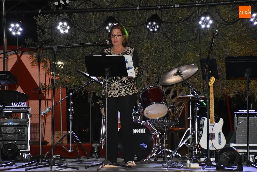 Foto 4 - Pepita Zafra reivindica en su preg&oacute;n festivo la Declaraci&oacute;n como BIC del Puente Mayor
