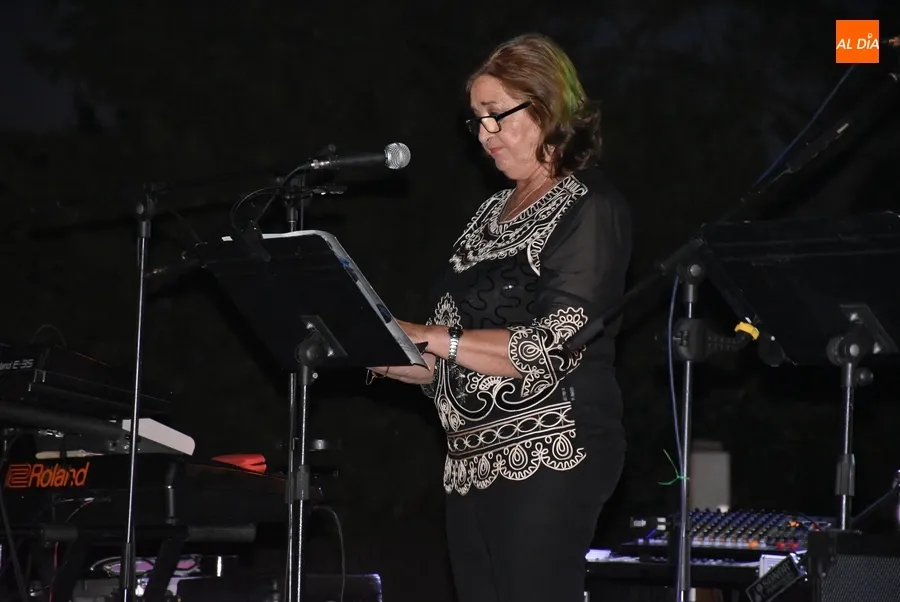 Foto 6 - Pepita Zafra reivindica en su preg&oacute;n festivo la Declaraci&oacute;n como BIC del Puente Mayor
