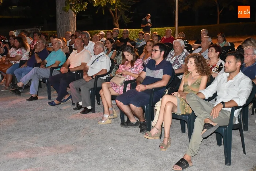 Foto 10 - Pepita Zafra reivindica en su preg&oacute;n festivo la Declaraci&oacute;n como BIC del Puente Mayor