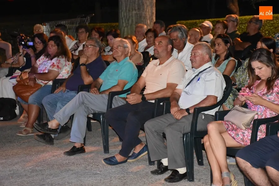 Foto 11 - Pepita Zafra reivindica en su preg&oacute;n festivo la Declaraci&oacute;n como BIC del Puente Mayor