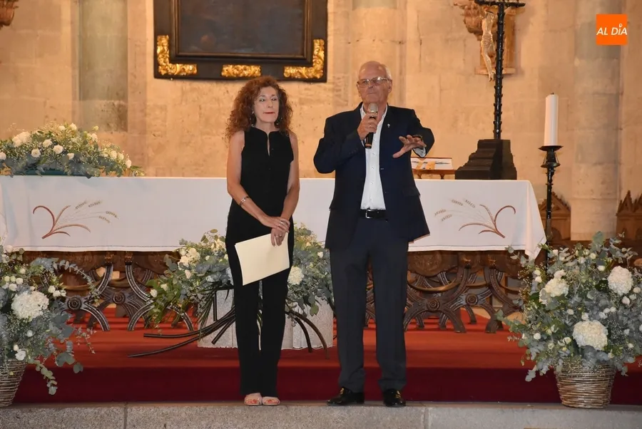 Foto 3 - Musical y concurrida apertura del d&iacute;a grande de la Catedral de Santa Mar&iacute;a