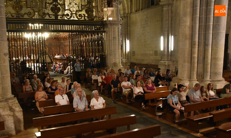 Foto 5 - Musical y concurrida apertura del día grande de la Catedral de Santa María