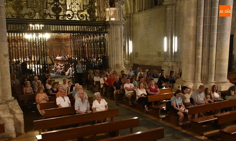 Foto 5 - Musical y concurrida apertura del d&iacute;a grande de la Catedral de Santa Mar&iacute;a