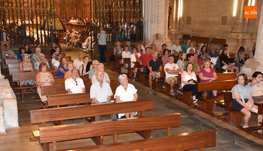 Foto 6 - Musical y concurrida apertura del día grande de la Catedral de Santa María