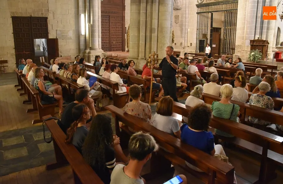 Foto 10 - Musical y concurrida apertura del d&iacute;a grande de la Catedral de Santa Mar&iacute;a