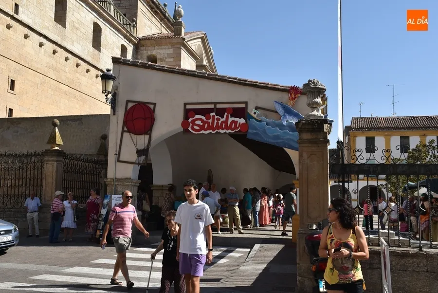 Foto 2 - El mercado de los martes cierra con su edici&oacute;n m&aacute;s colorida su rep&oacute;ker de sesiones especiales