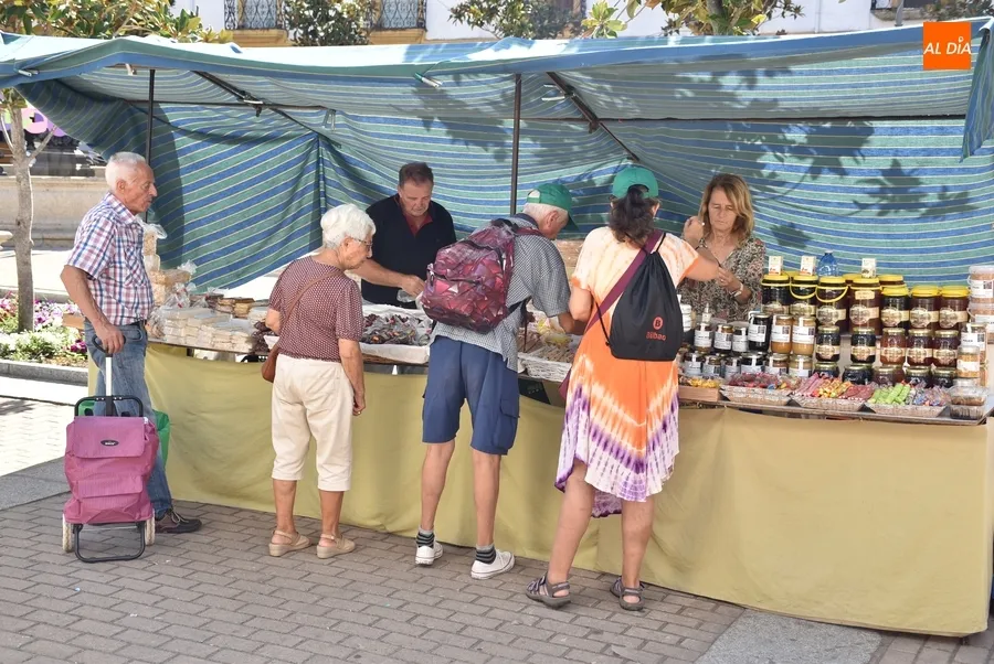 Foto 7 - El mercado de los martes cierra con su edici&oacute;n m&aacute;s colorida su rep&oacute;ker de sesiones especiales