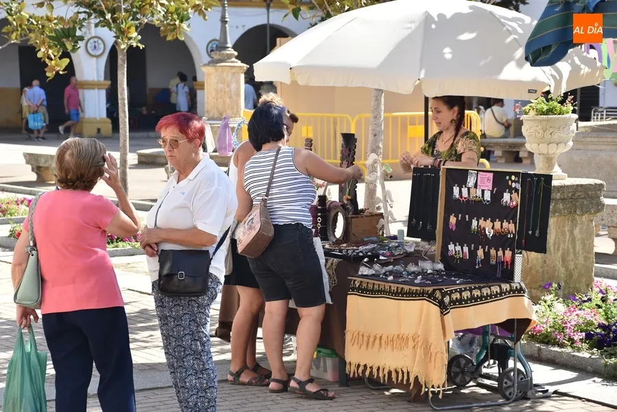 Foto 8 - El mercado de los martes cierra con su edici&oacute;n m&aacute;s colorida su rep&oacute;ker de sesiones especiales
