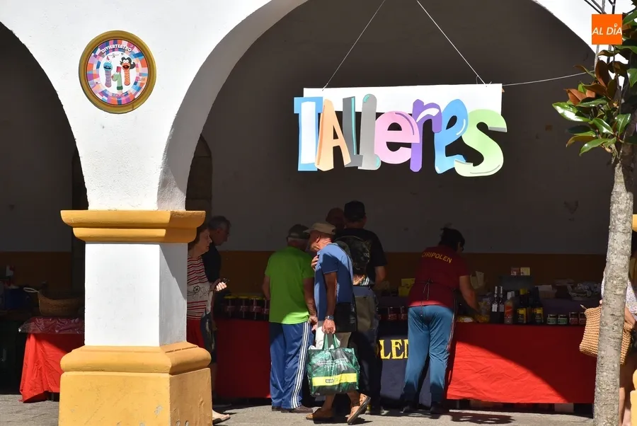 Foto 11 - El mercado de los martes cierra con su edici&oacute;n m&aacute;s colorida su rep&oacute;ker de sesiones especiales