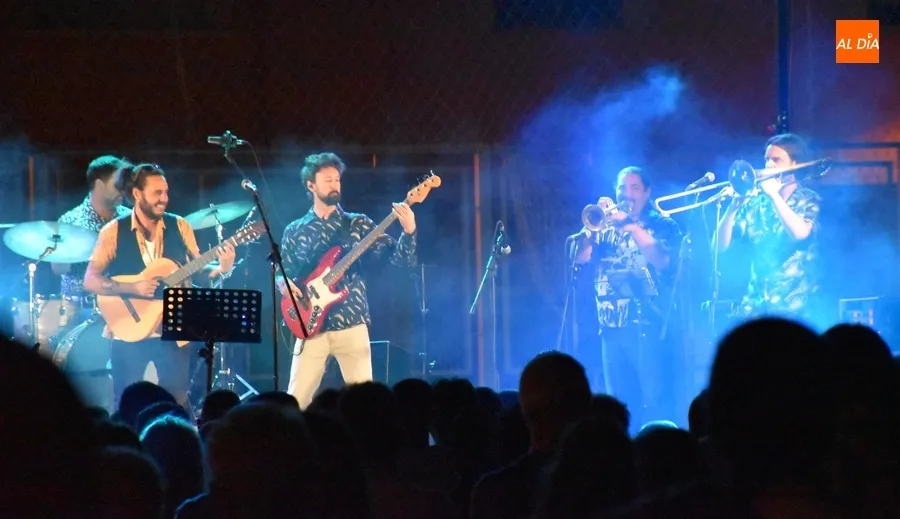 Foto 4 - Ambientazo en el reencuentro de Gato Charro con el p&uacute;blico mirobrigense