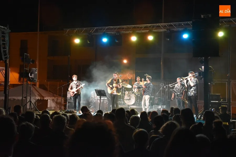 Foto 10 - Ambientazo en el reencuentro de Gato Charro con el p&uacute;blico mirobrigense