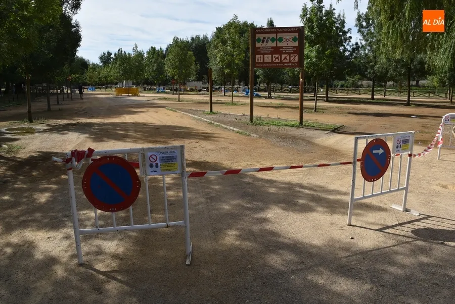 Foto 3 - El parking de La Pesquera se prepara desde 1&ordf; hora para acoger el lanzamiento de los fuegos artificiales