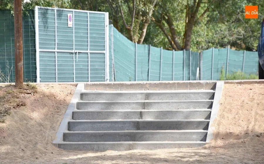 Foto 5 - Listas las escaleras de &lsquo;acceso directo&rsquo; desde la Cuesta de las Higueras a la Alameda Vieja
