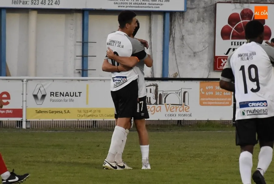 Foto 9 - El Ciudad Rodrigo CF logra ante el Pizarrales su 1&ordf; victoria de la pretemporada