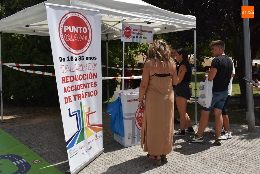 Foto 2 - El botell&oacute;dromo recibe al Punto Clave de la Diputaci&oacute;n para intentar concienciar a los j&oacute;venes