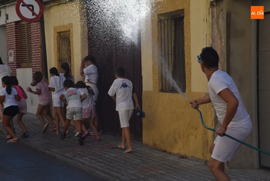 Foto 4 - Gran jolgorio en la acu&aacute;tica y colorida apertura oficial de las fiestas del Valle de San Mart&iacute;n