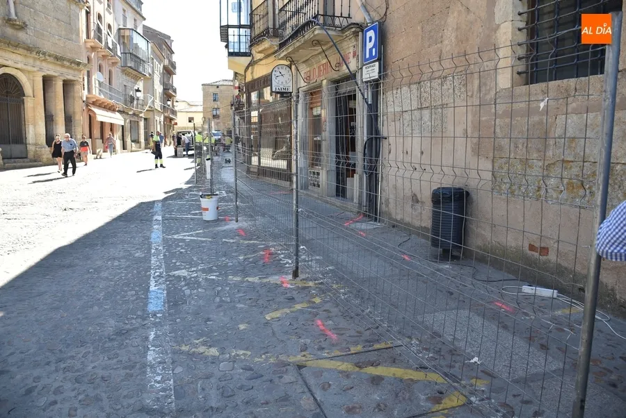 Foto 10 - Arrancan, cuatro meses m&aacute;s tarde de lo previsto, las obras de reforma de la R&uacute;a del Sol
