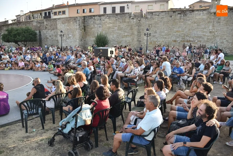 Foto 3 - El p&uacute;blico se lo pasa en grande con el moderno &lsquo;Rodeo&rsquo; de La Banda de Otro