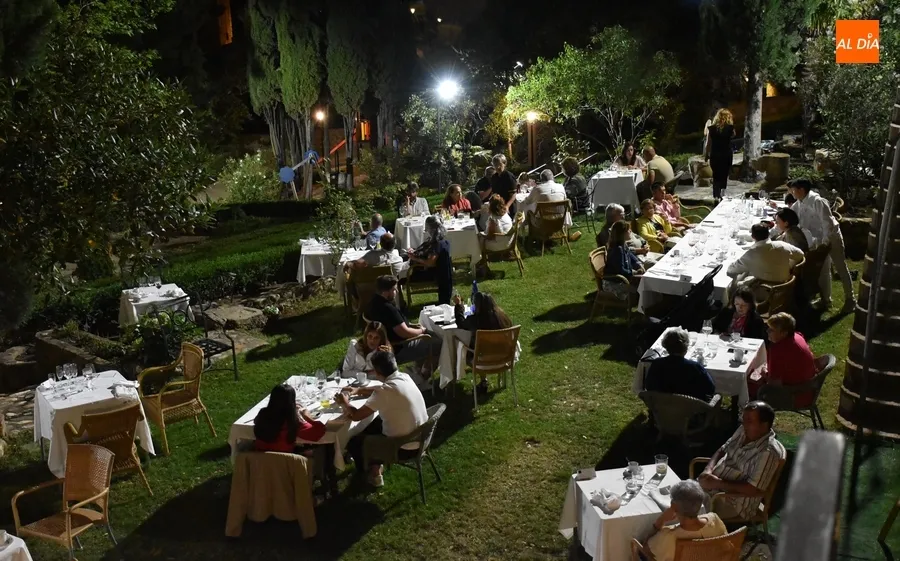 Foto 4 - Lleno en la recuperada velada musical del Parador al hilo de los fuegos artificiales