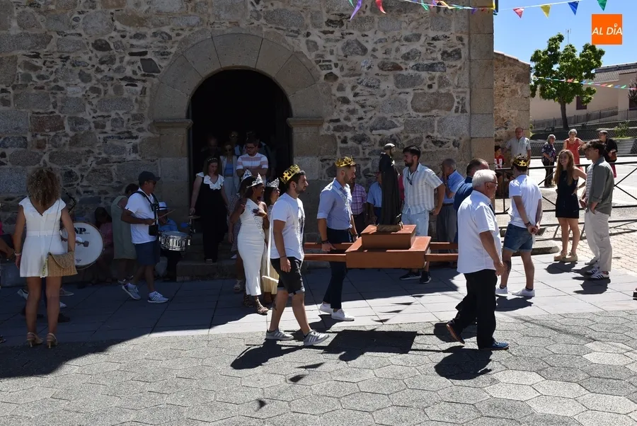 Foto 4 - Saelices el Chico se pone sus mejores galas para procesionar a San Benito